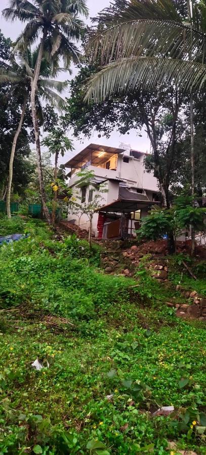 Ponmudi Dale. Homestay Kallar  Exterior photo